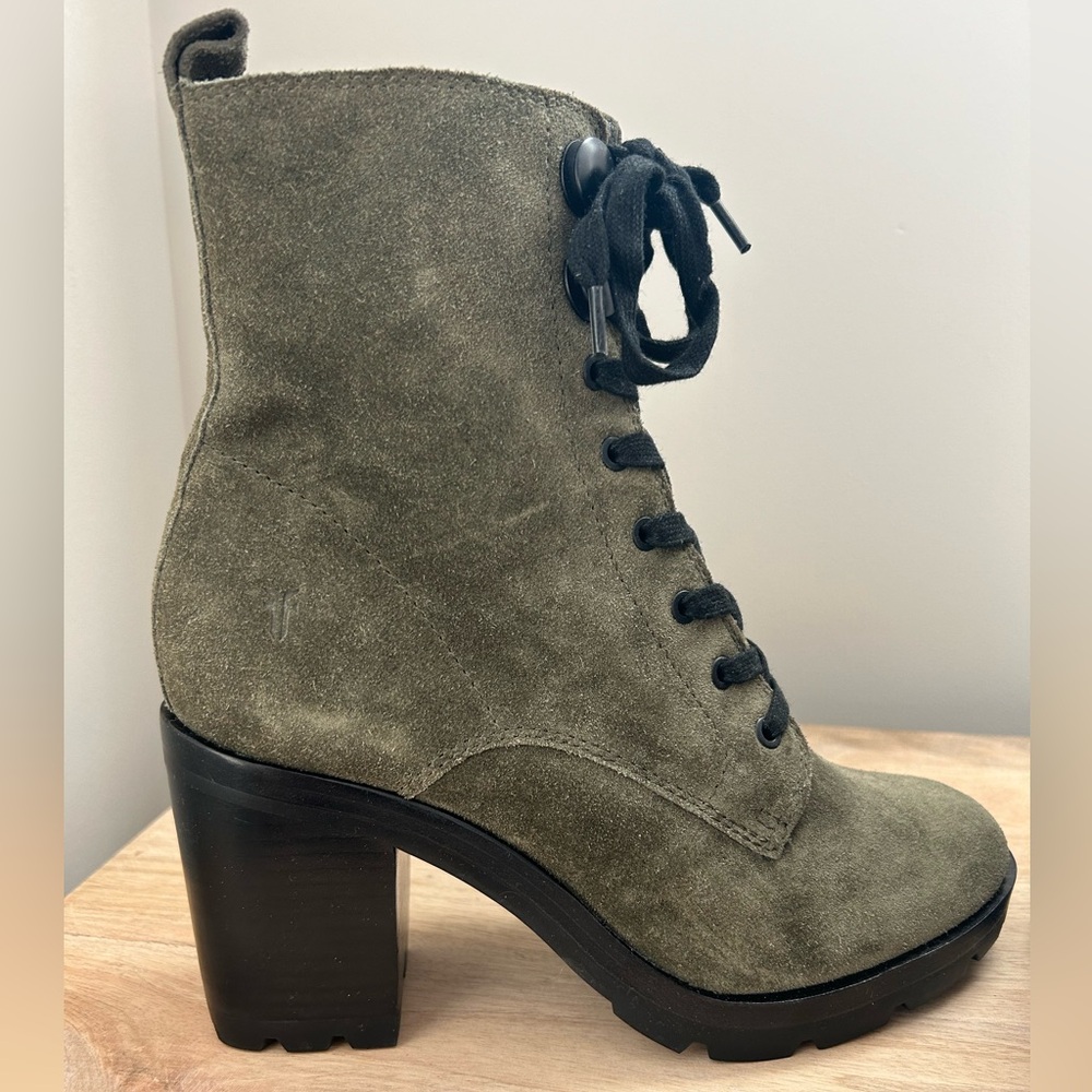 Authentic Frye Myra Lug Combat boot in suede leather olive green, 7.5, NWOT